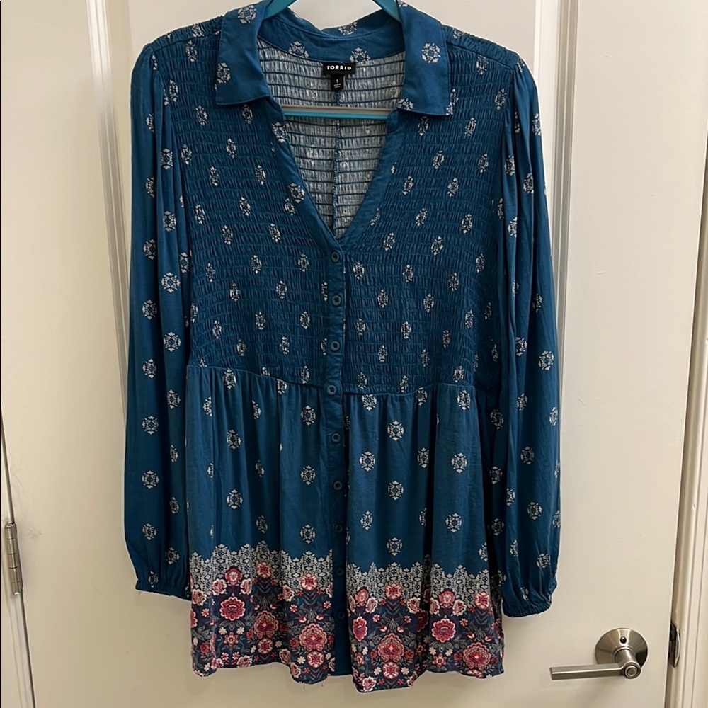 Torrid Size 1 Blue Smocked Button Front Collared Blouse